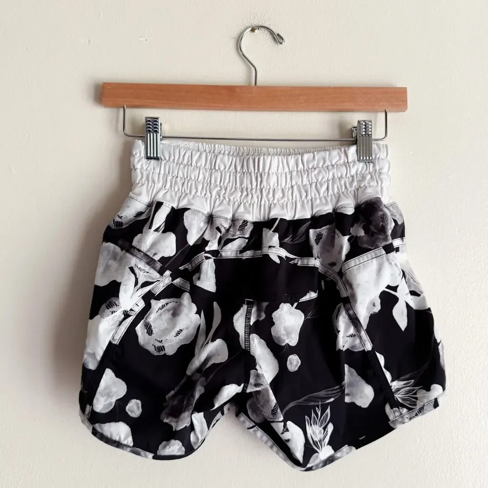 Lululemon Black + White Floral Speed Low Rise Short Size 6 Run Jogging